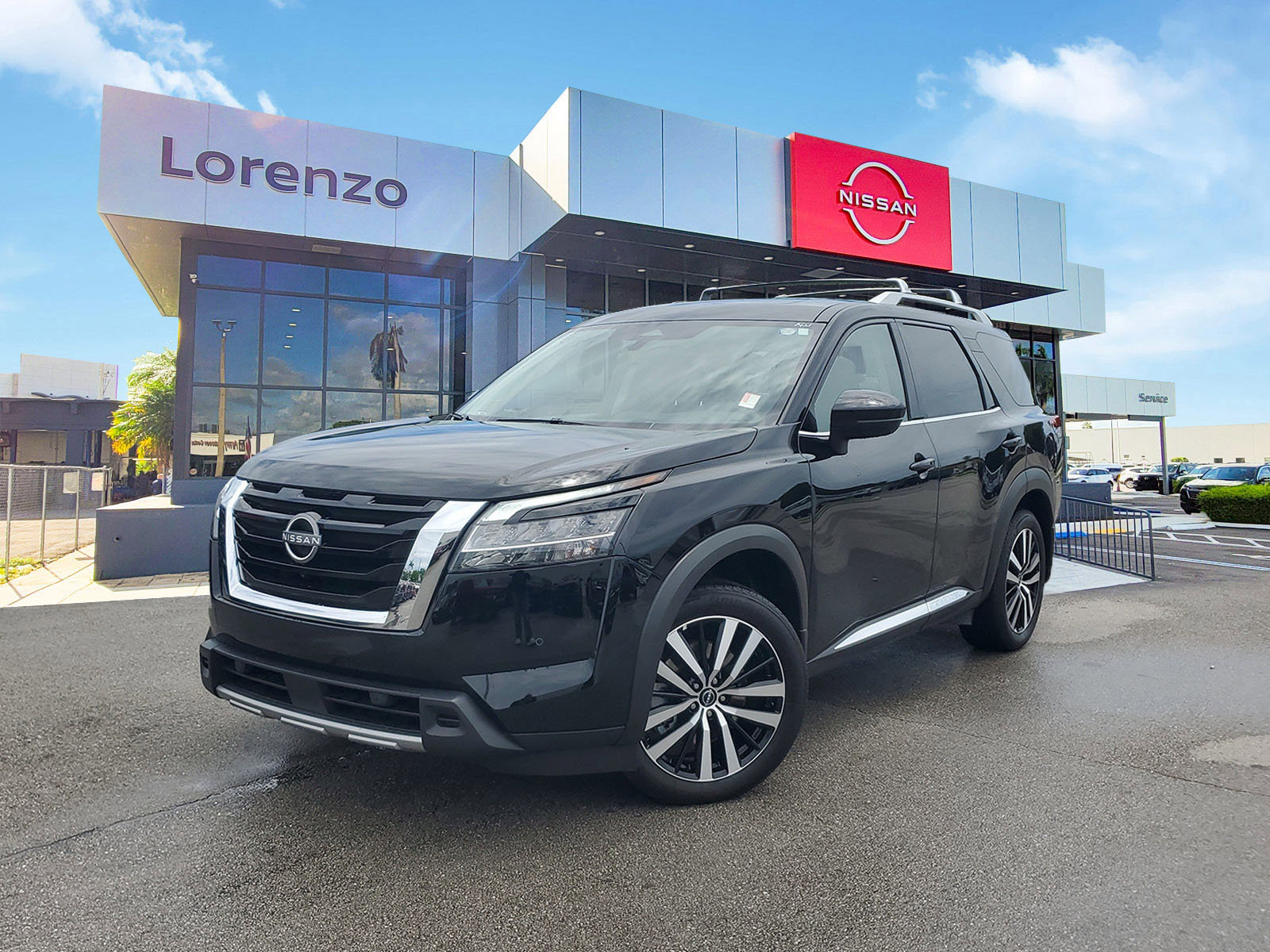 Used 2024 Nissan Pathfinder Platinum w/ Cargo Package