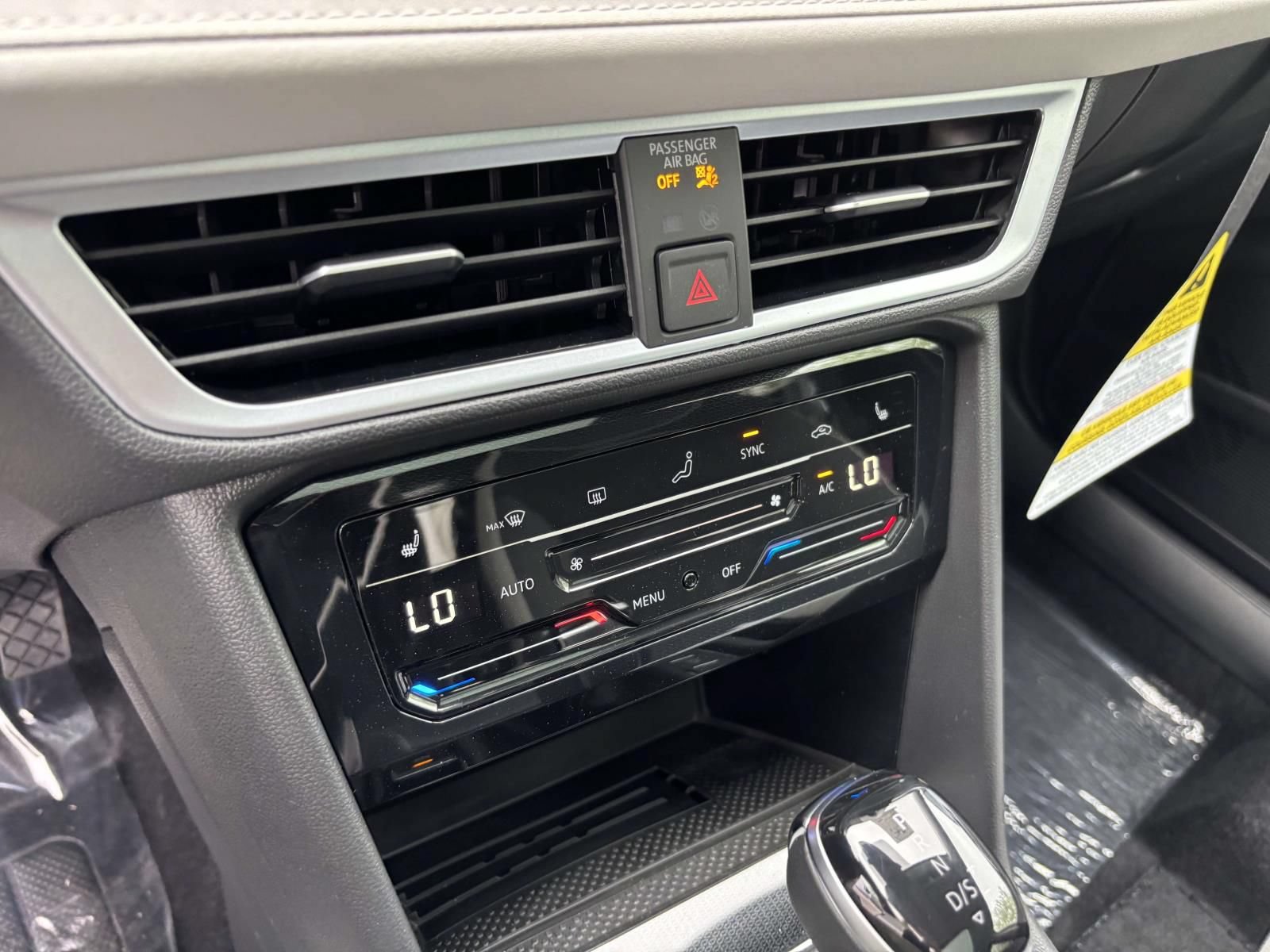 New 2026 Volkswagen Taos SE AWD/4WD image 24