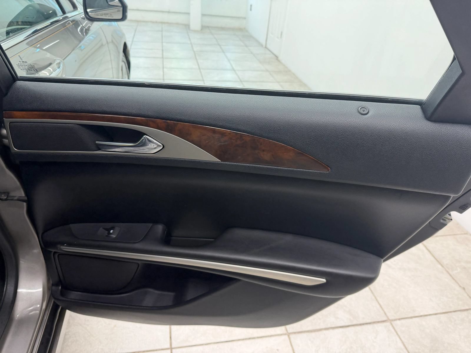 Used 2015 Lincoln MKZ FWD image 18