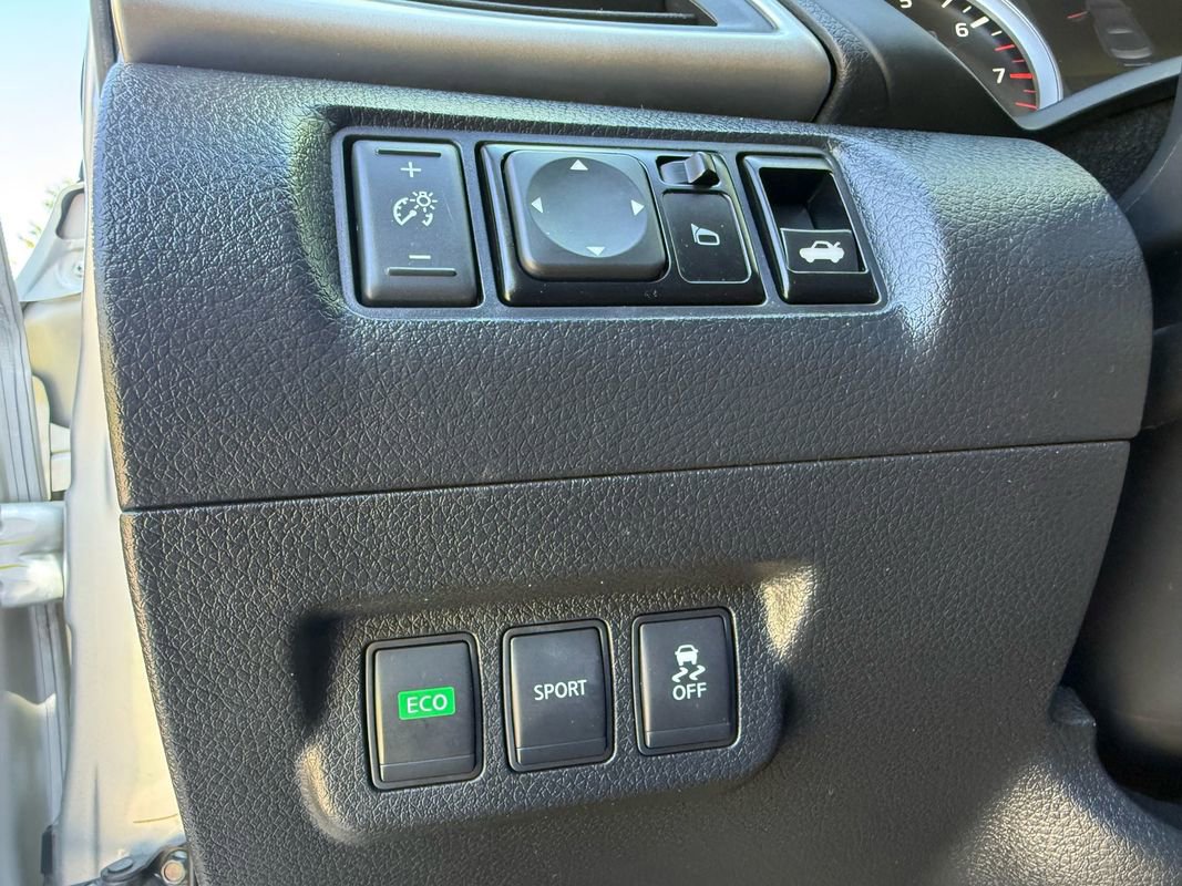 Used 2016 Nissan Sentra SV FWD image 19