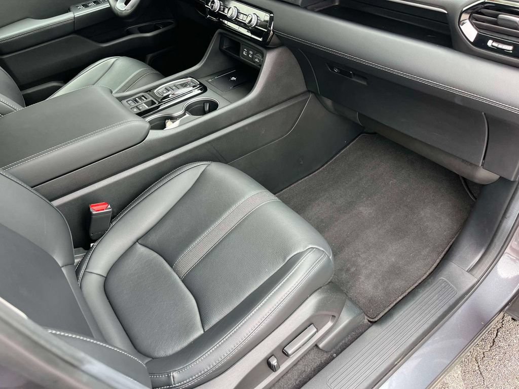 Used 2025 Honda Pilot Touring image 23