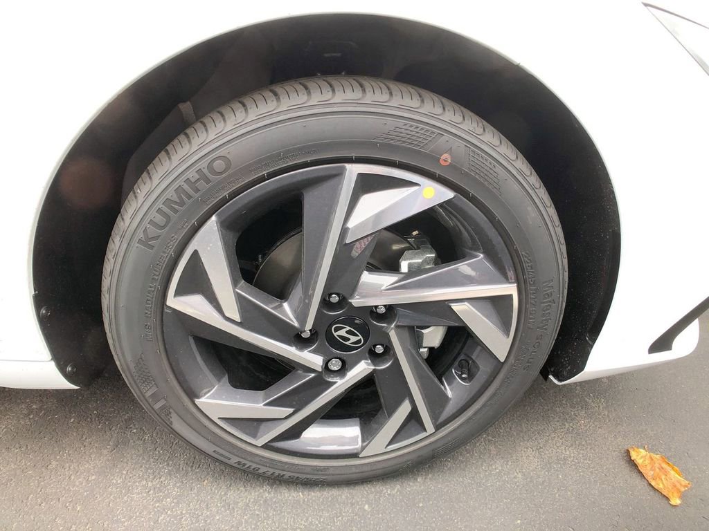 New 2025 Hyundai Elantra Limited image 11