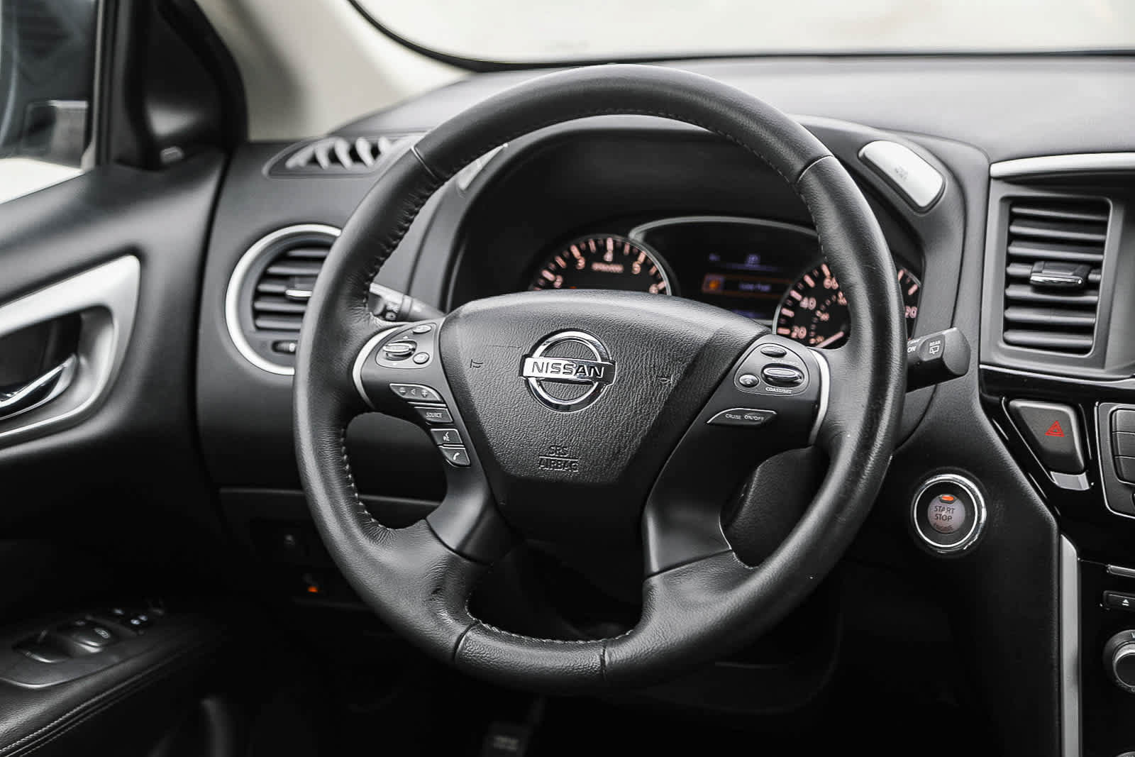 Used 2019 Nissan Pathfinder SV FWD image 15