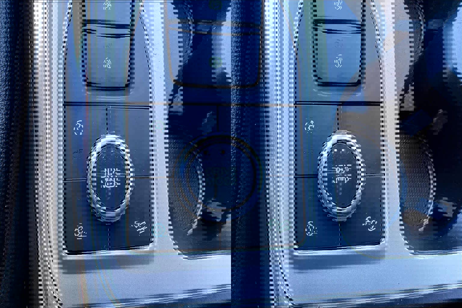 Used 2020 Ford Explorer Limited image 32