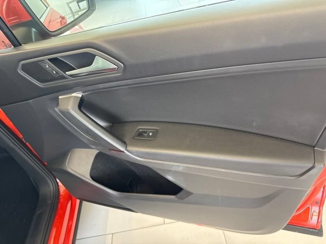 Used 2019 Volkswagen Tiguan SE w/ Panoramic Sunroof Package FWD image 16