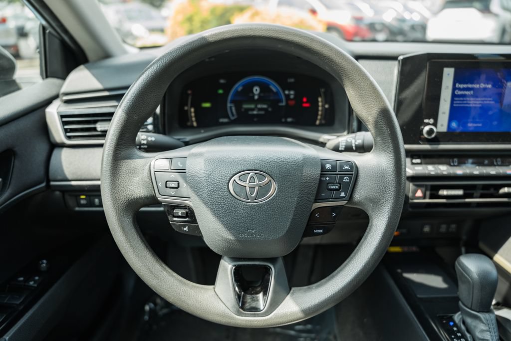 Used 2025 Toyota Camry LE FWD image 30
