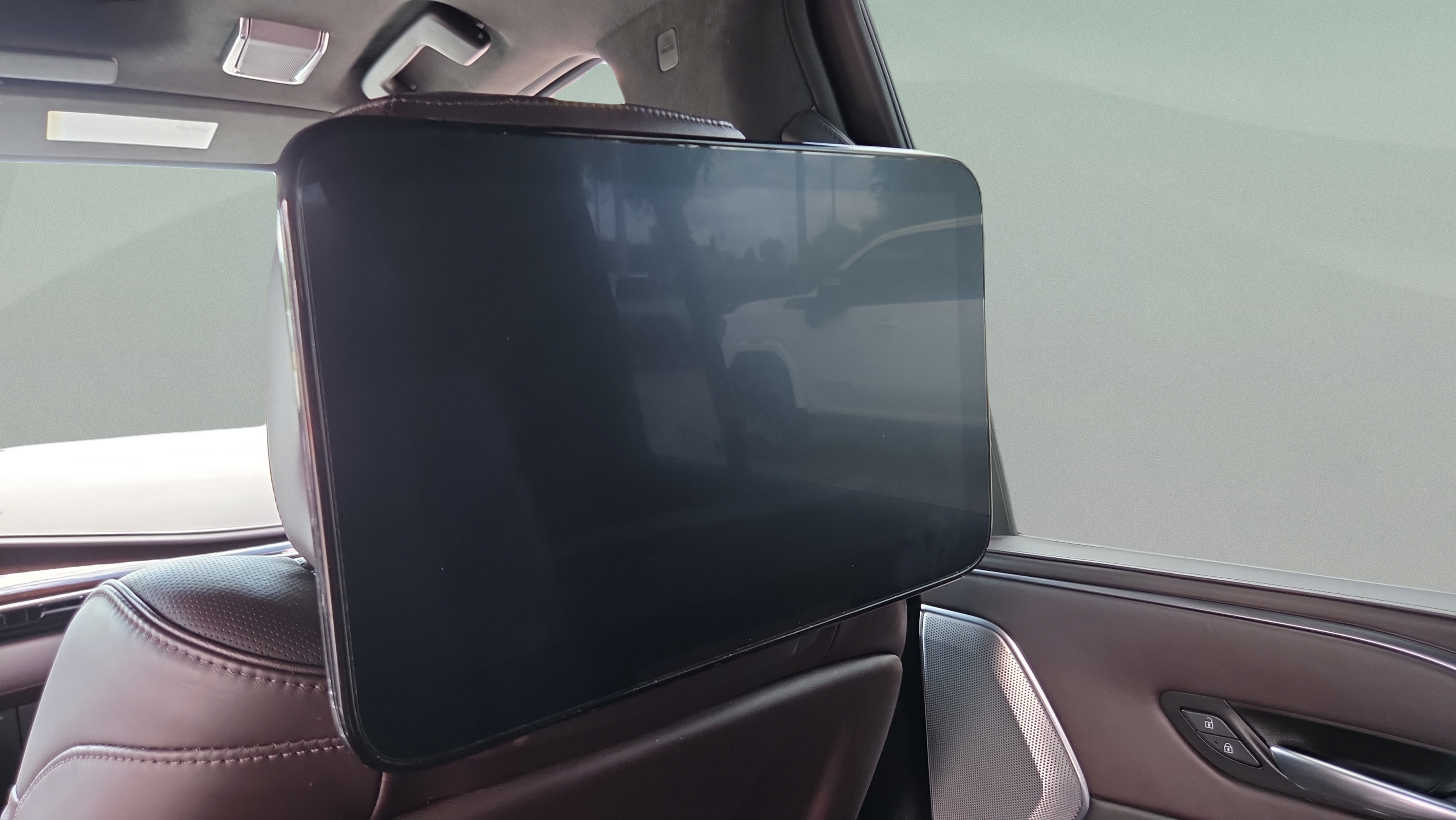 Used 2021 Cadillac Escalade ESV Sport Platinum w/ Heavy-Duty Trailer Package AWD/4WD image 13