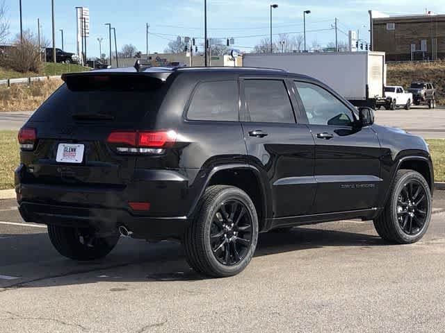 Used 2019 Jeep Grand Cherokee Altitude AWD/4WD image 11
