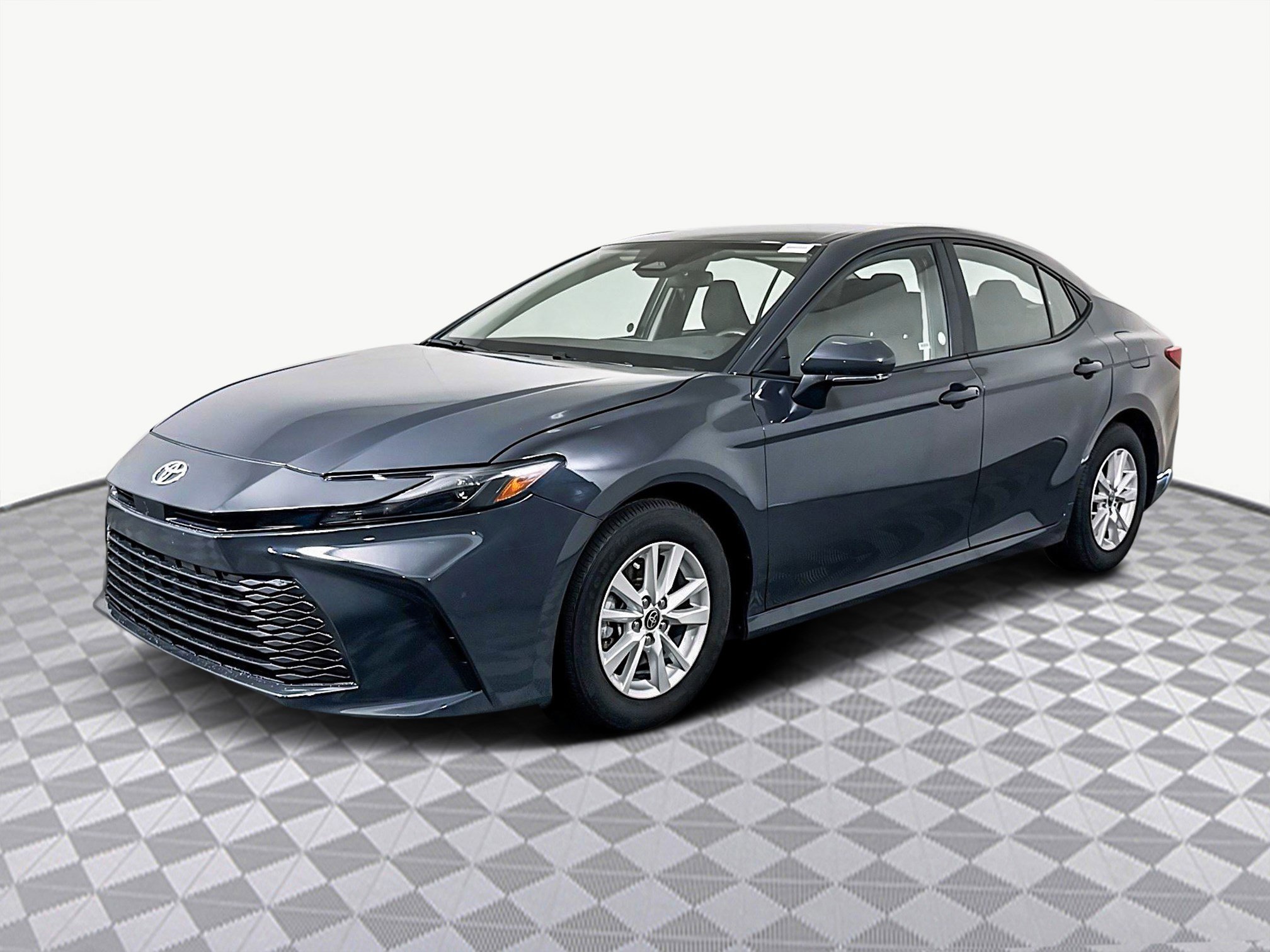 Used 2025 Toyota Camry LE image 4