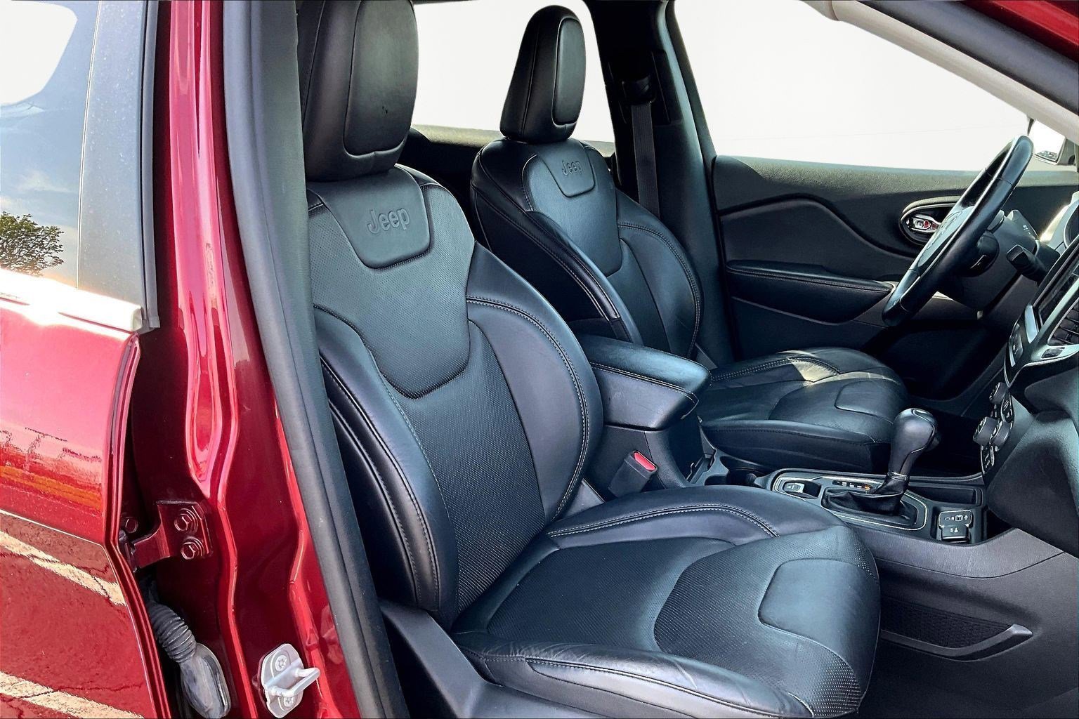 Used 2021 Jeep Cherokee Latitude Lux w/ Comfort/Convenience Group image 29
