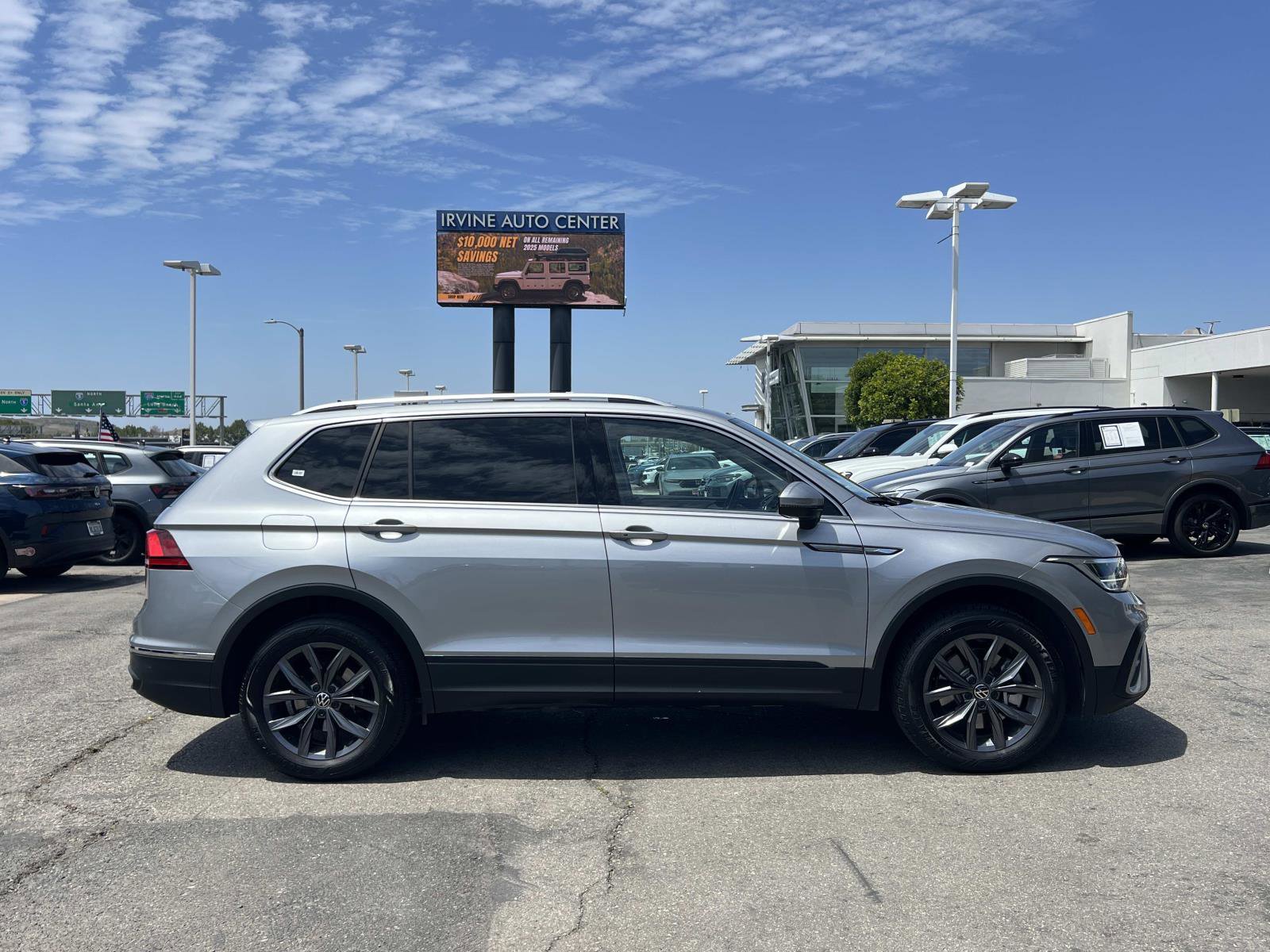 Certified 2023 Volkswagen Tiguan SE w/ Panoramic Sunroof Package FWD image 28