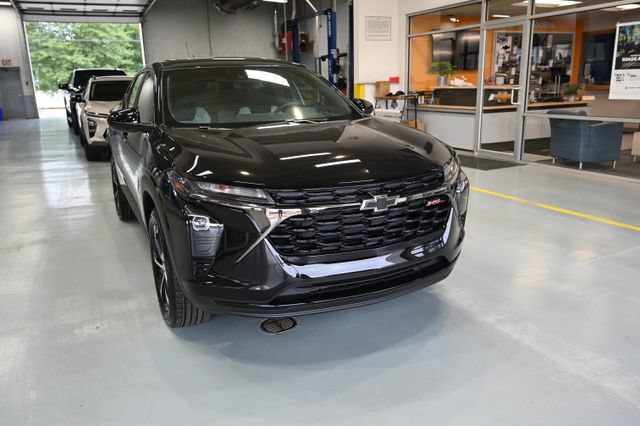 New 2026 Chevrolet Trax RS w/ Sunroof Package FWD image 3