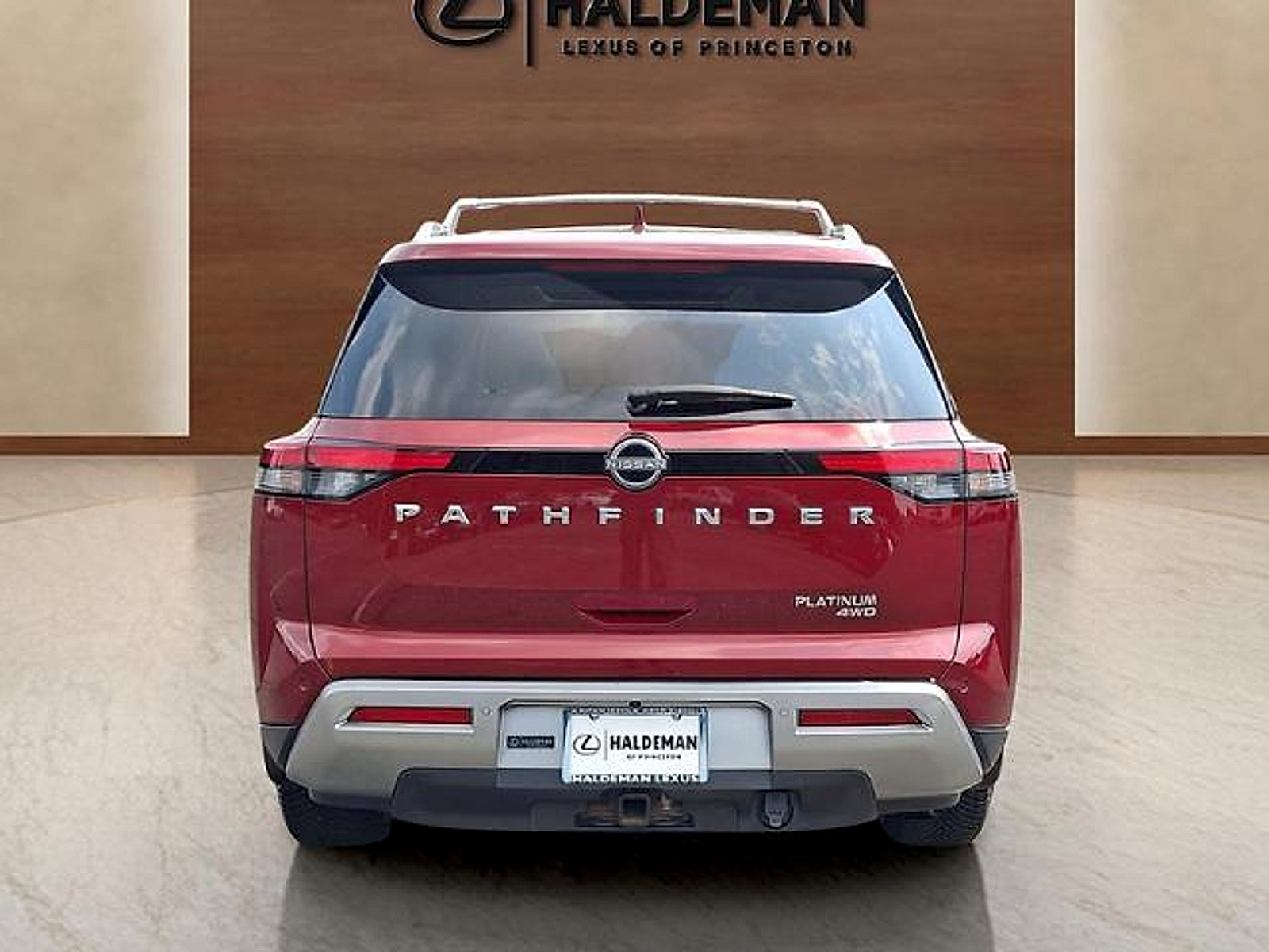 Used 2022 Nissan Pathfinder Platinum w/ Cargo Package AWD/4WD image 5