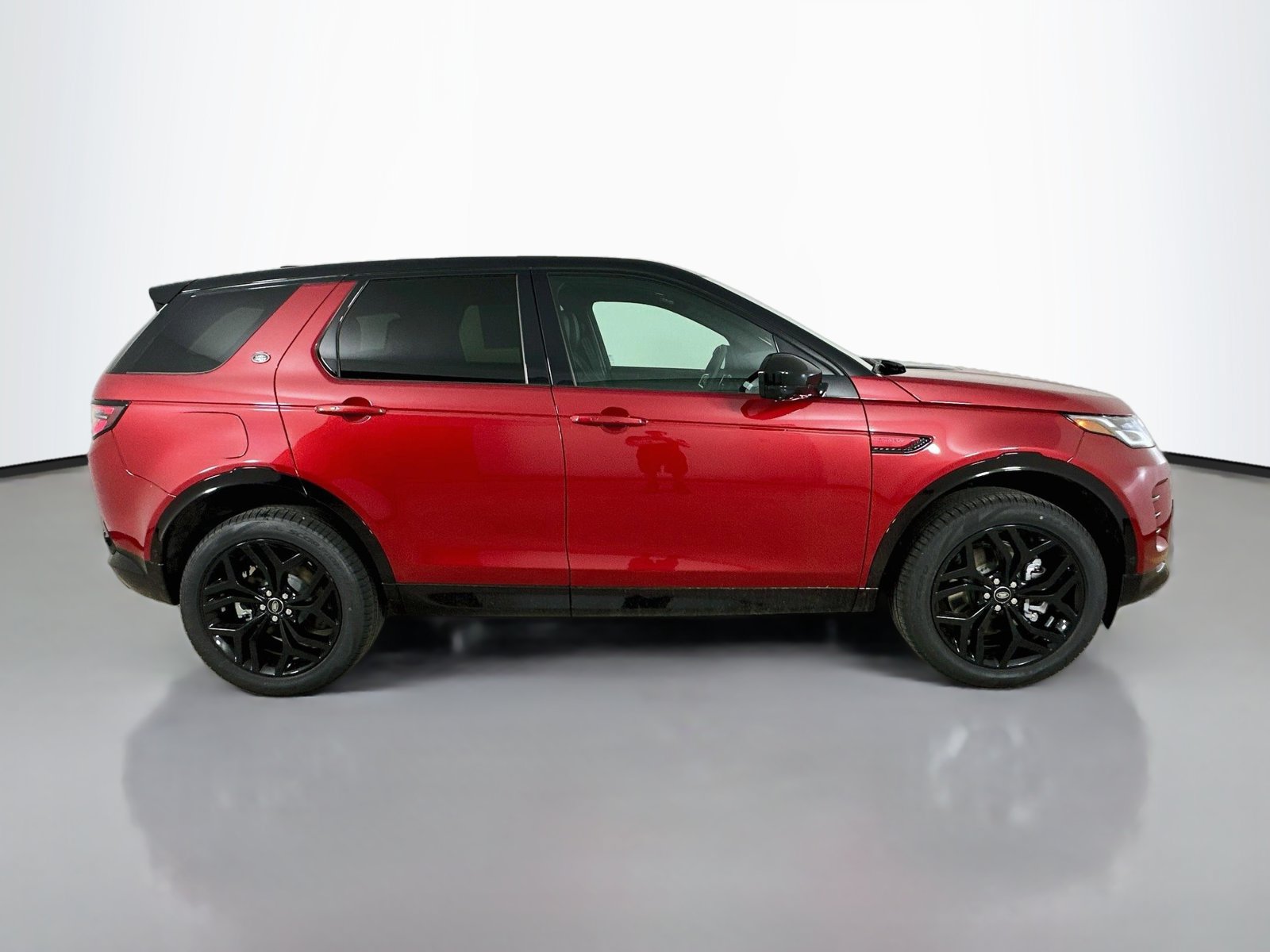 New 2026 Land Rover Discovery Sport Landmark AWD/4WD image 4