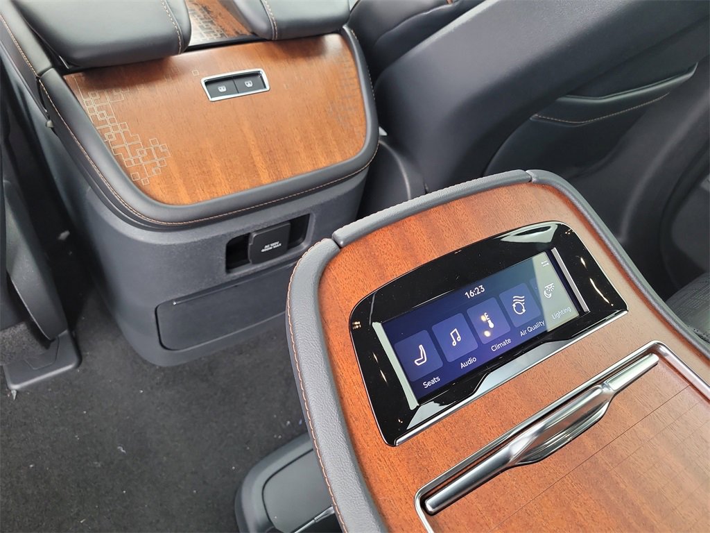 New 2025 Lincoln Navigator L Black Label image 16