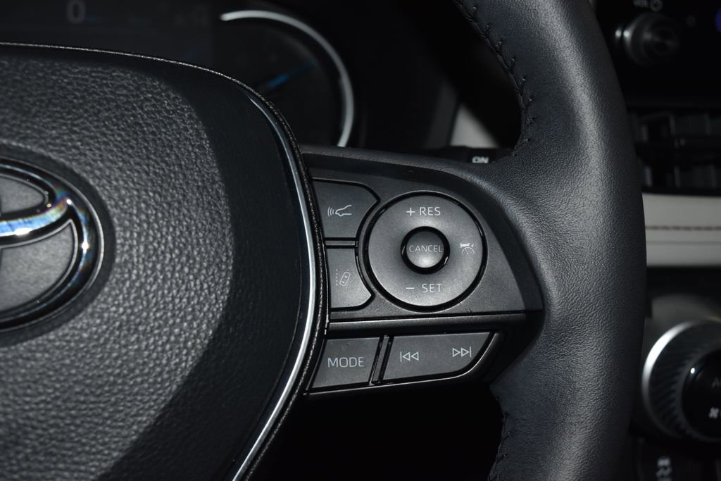 Used 2025 Toyota RAV4 XLE w/ Convenience Package image 9