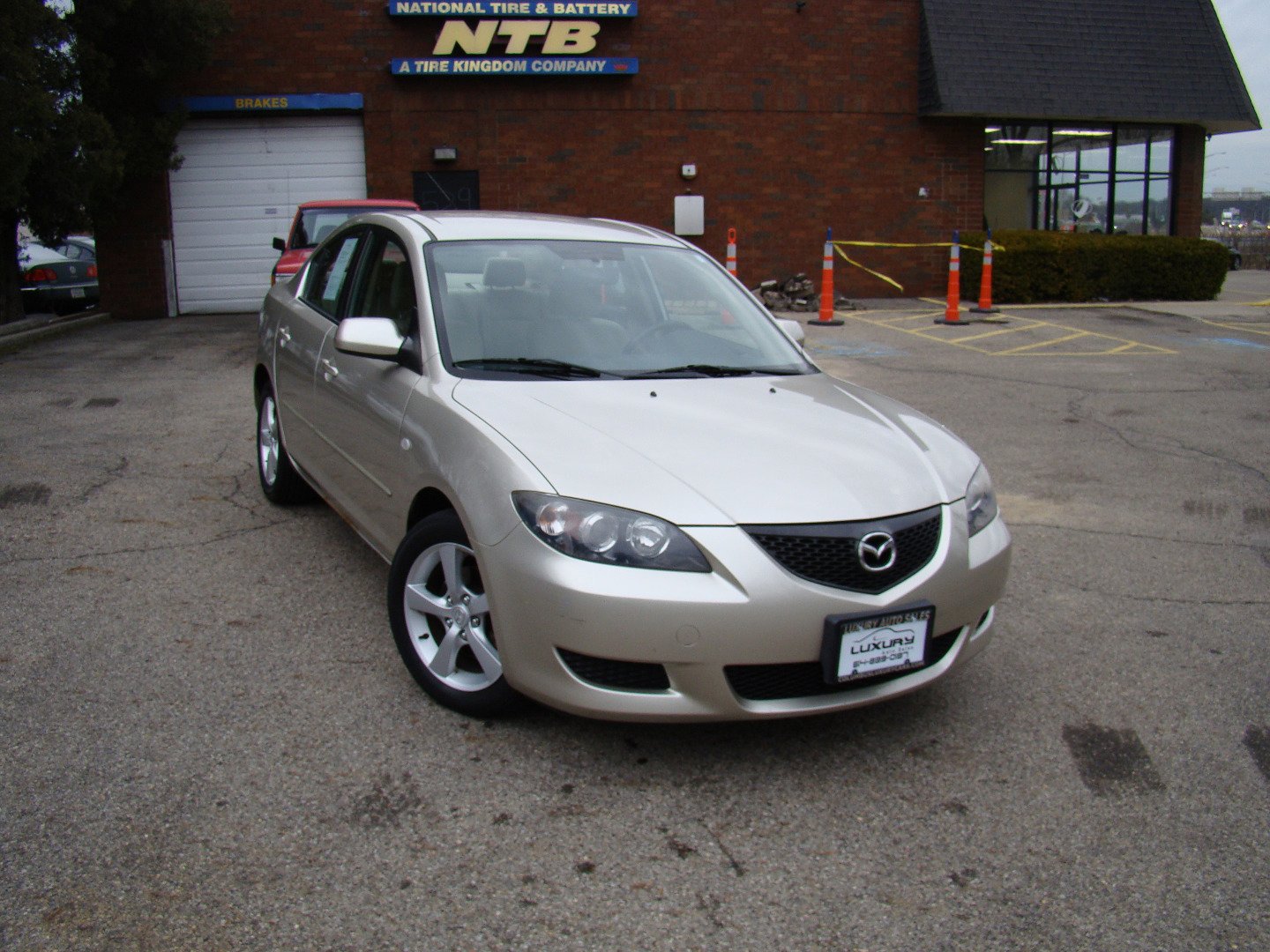 Used 2005 MAZDA MAZDA3 I w/ Pwr & 16" Alloy Wheel Pkg image 2