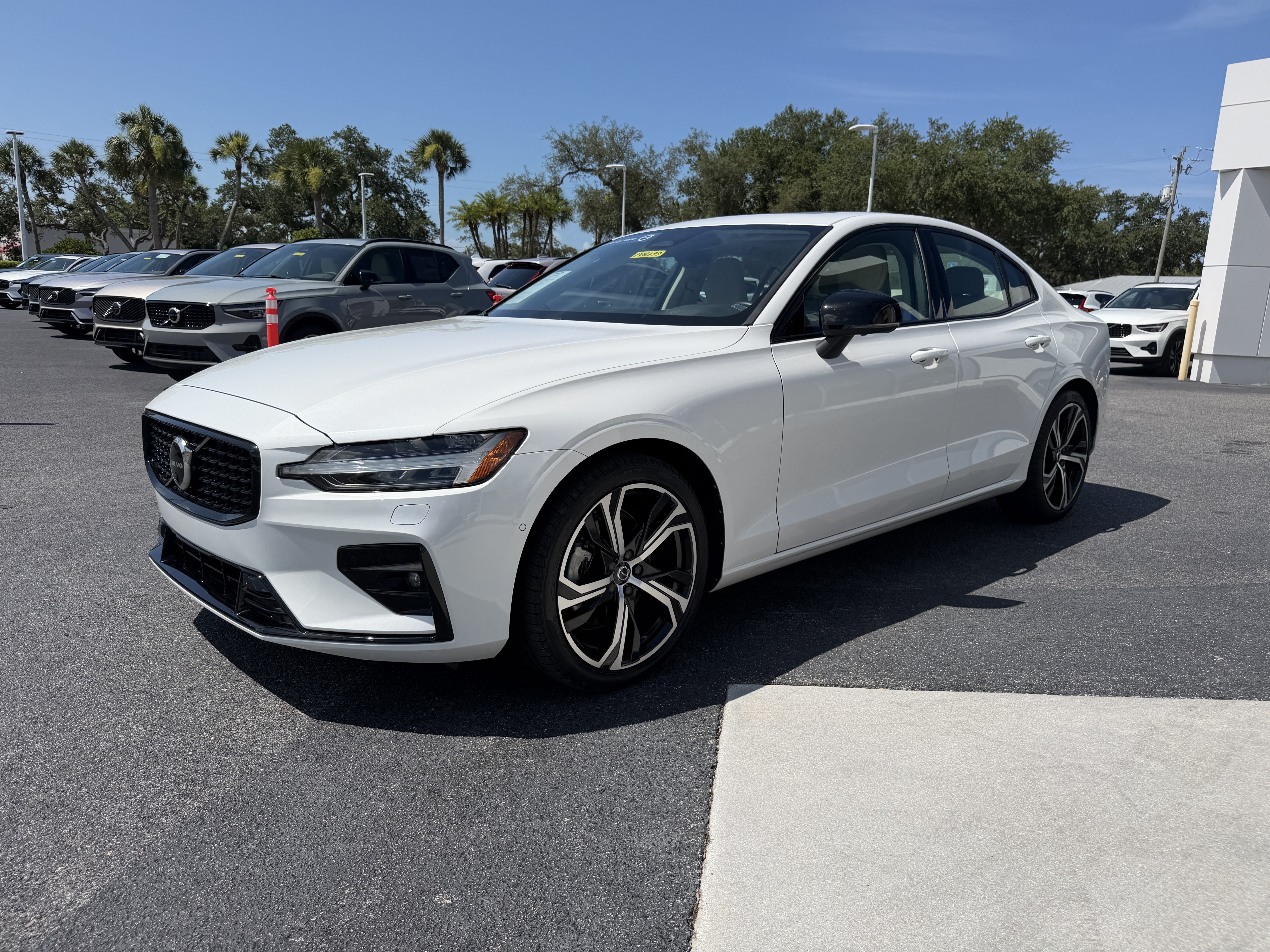 Certified 2025 Volvo S60 B5 Plus AWD/4WD image 7