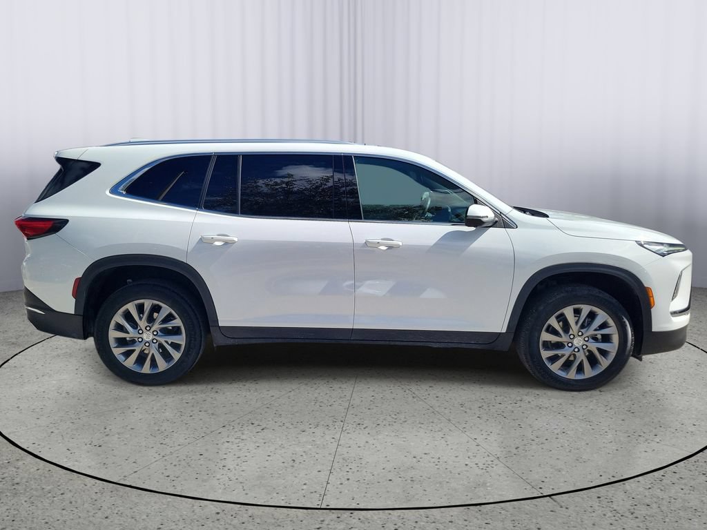 Used 2025 Buick Enclave Preferred AWD/4WD image 3