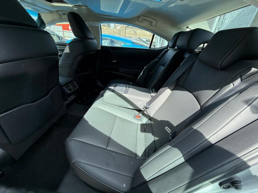 Used 2024 Lexus ES 300h H w/ Premium Package FWD image 7