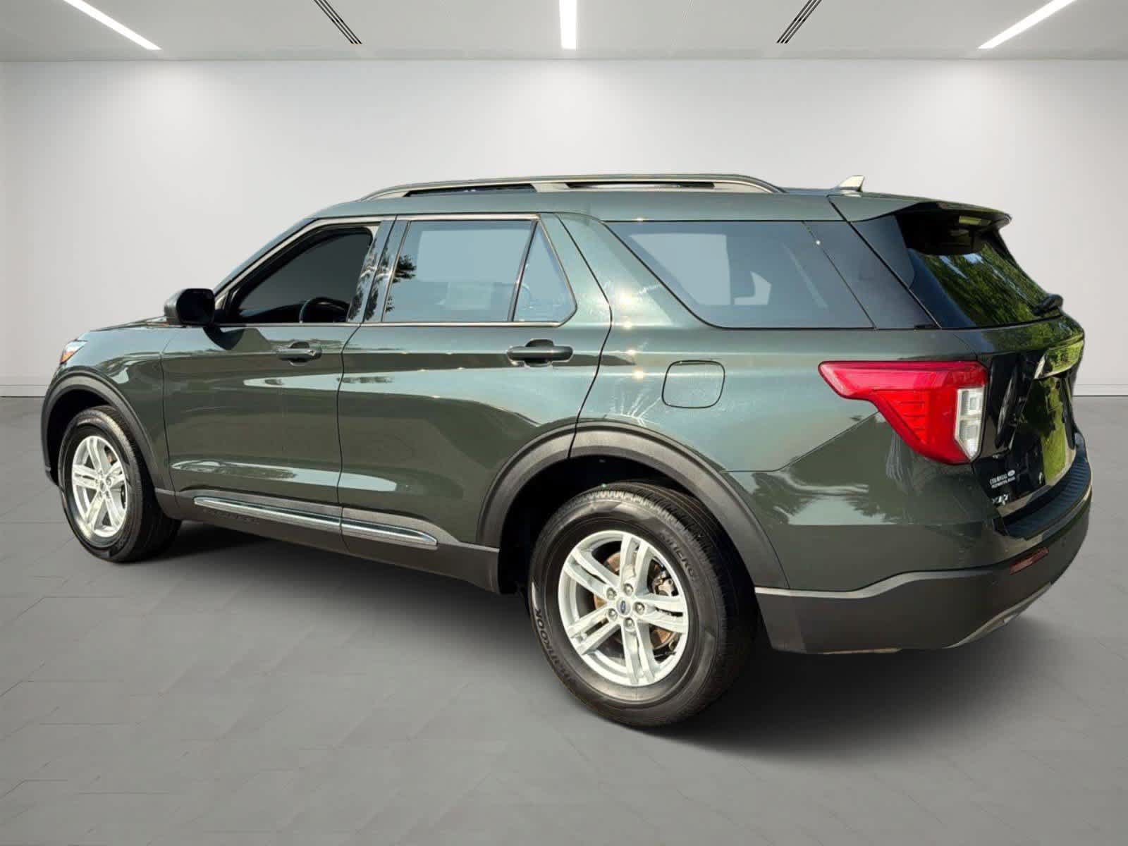 Used 2024 Ford Explorer XLT w/ Equipment Group 202A AWD/4WD image 3