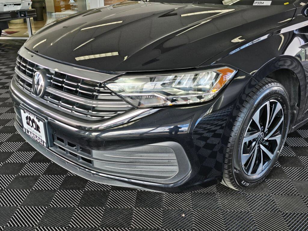 Used 2023 Volkswagen Jetta S w/ Driver Assistance Package image 11