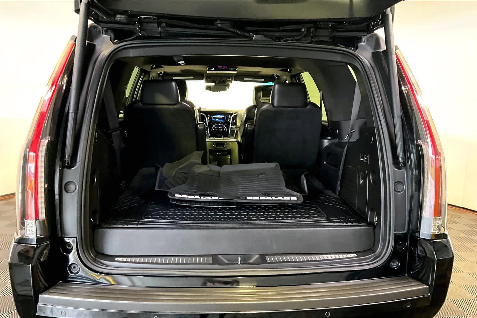 Used 2015 Cadillac Escalade Platinum AWD/4WD image 34