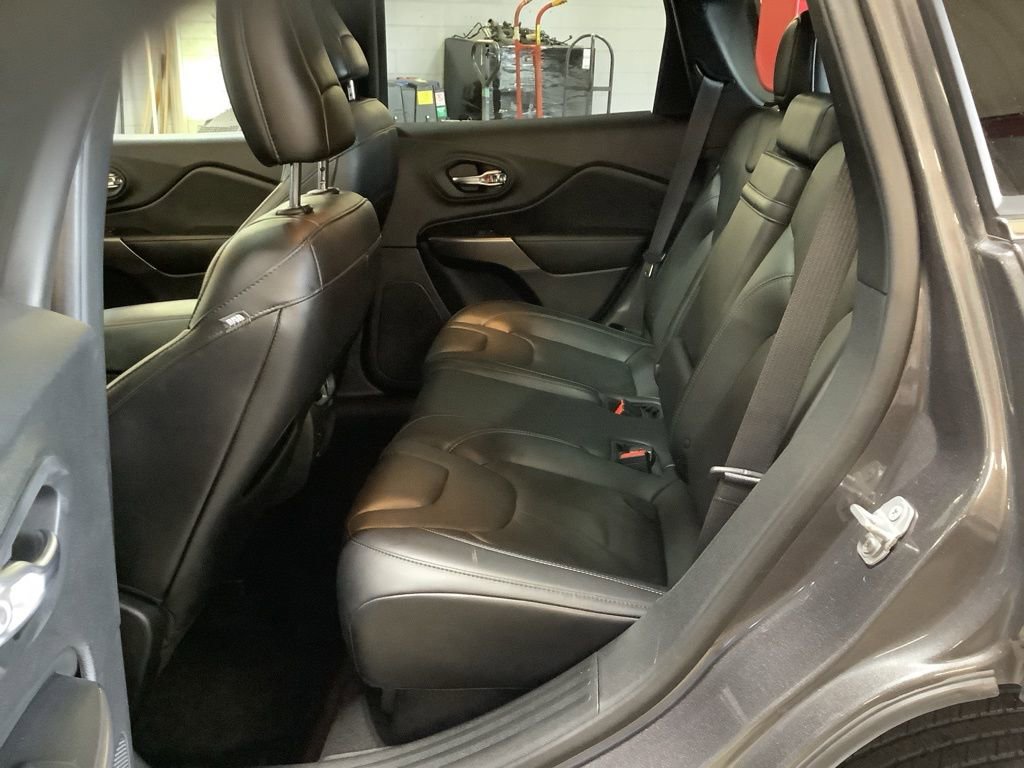 Used 2019 Jeep Cherokee Limited image 19