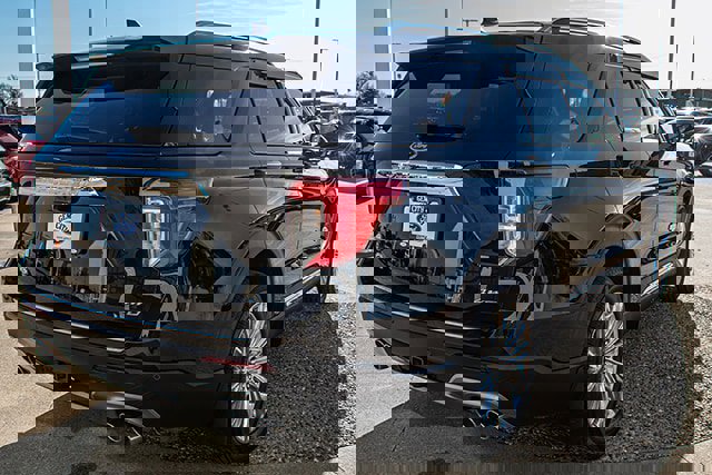 Used 2023 Ford Explorer King Ranch w/ Technology Package image 4