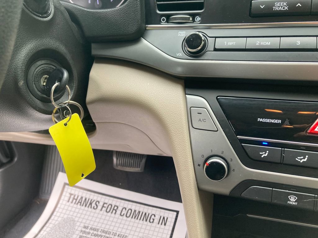 Used 2018 Hyundai Elantra SE image 21