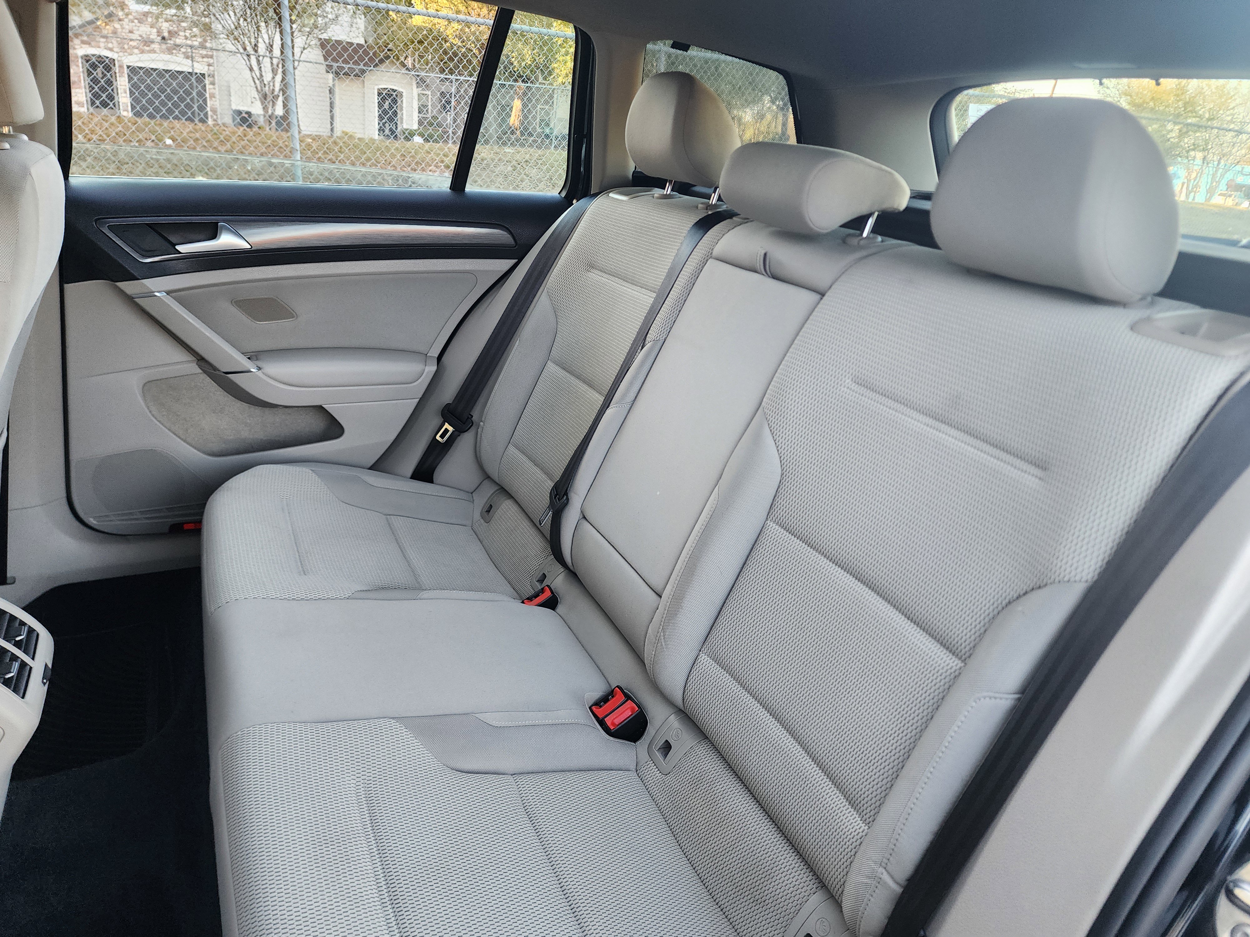 Used 2019 Volkswagen Golf S image 23