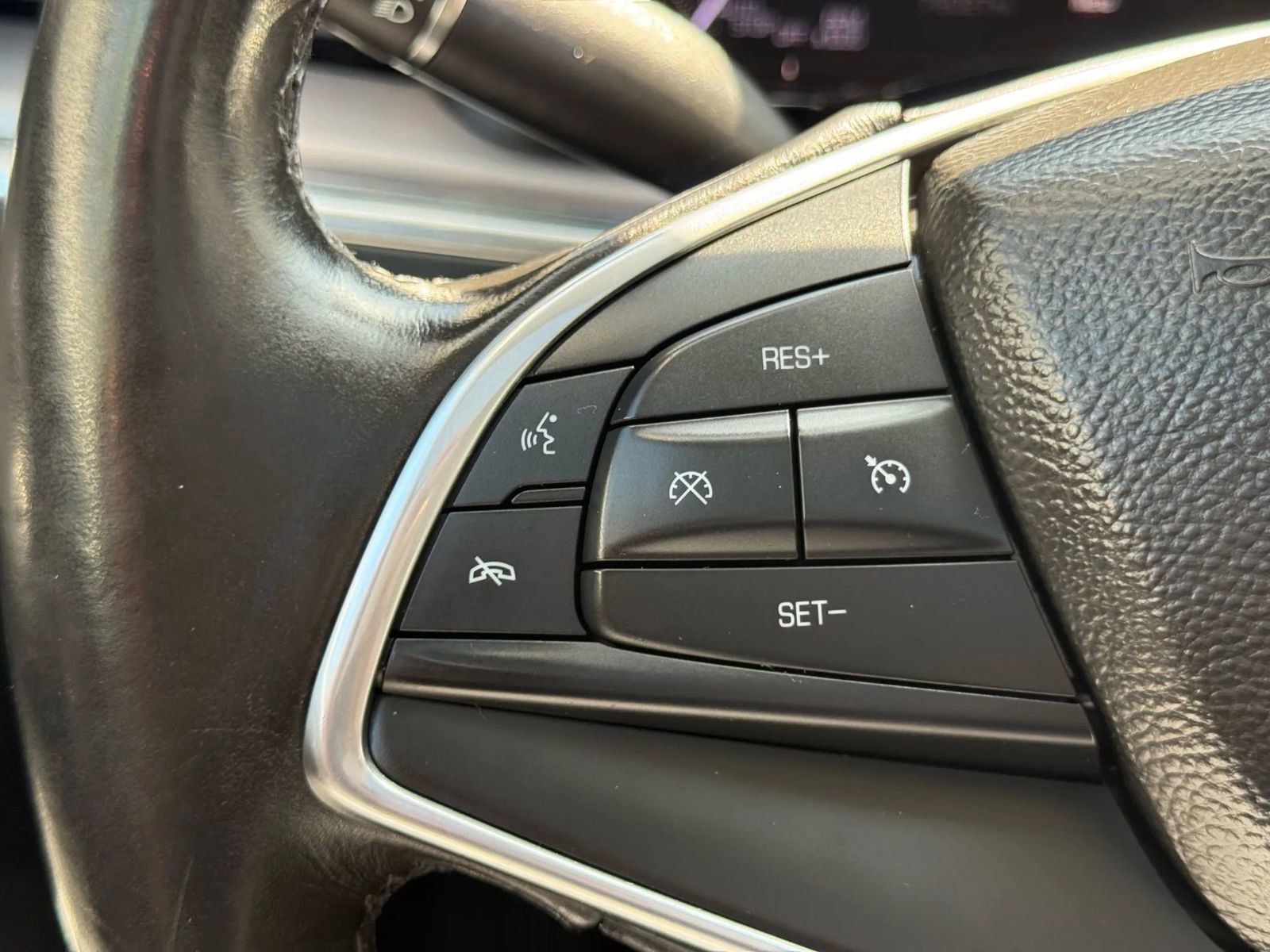 Used 2017 Cadillac XT5 Luxury image 28