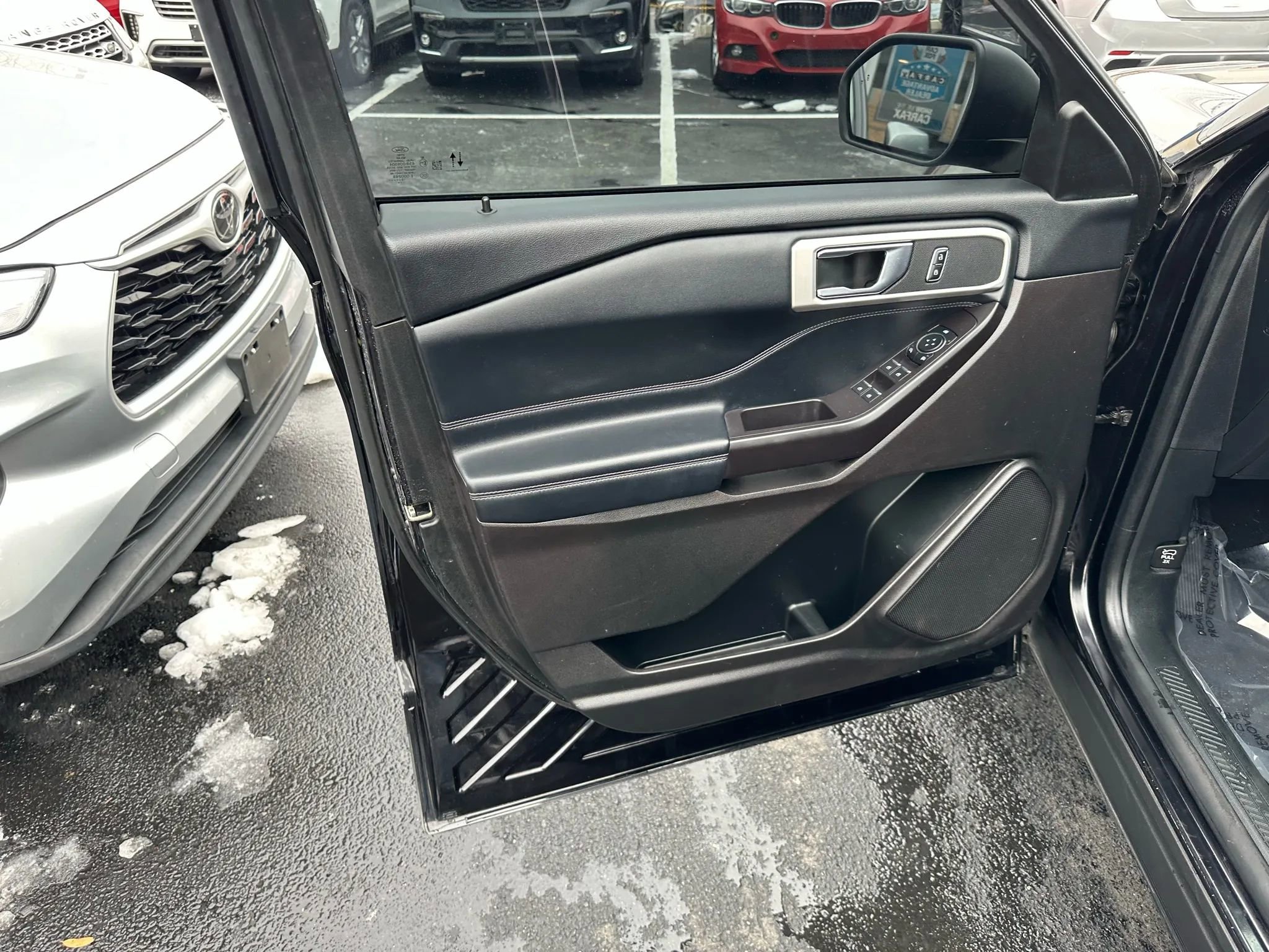 Used 2020 Ford Explorer XLT w/ Equipment Group 202A image 25