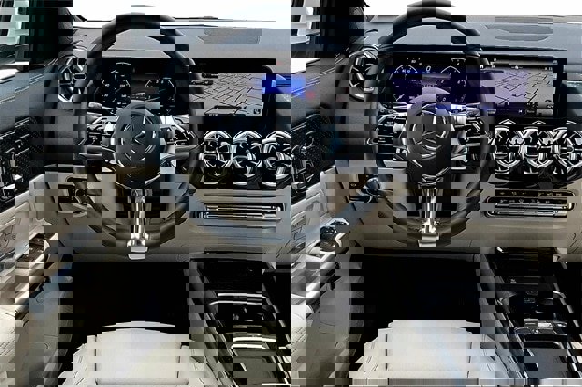 Certified 2025 Mercedes-Benz GLA 250 4MATIC image 11