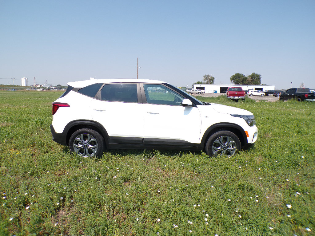 Used 2026 Kia Seltos LX AWD/4WD image 13
