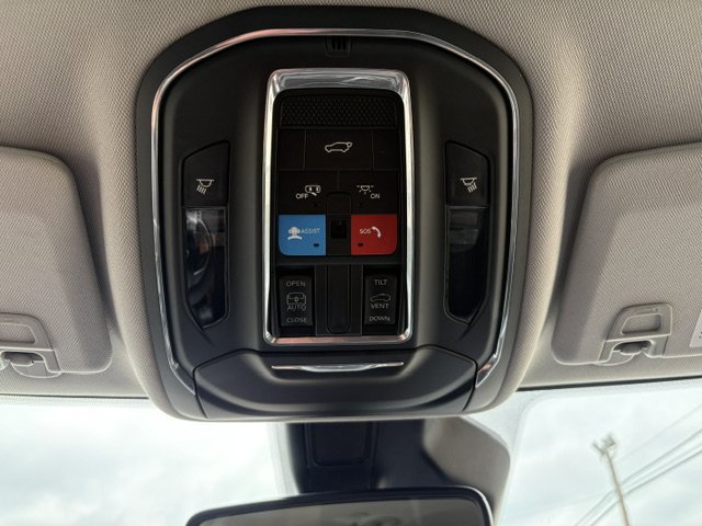 Used 2023 Jeep Grand Cherokee Laredo w/ Luxury Tech Group I AWD/4WD image 24