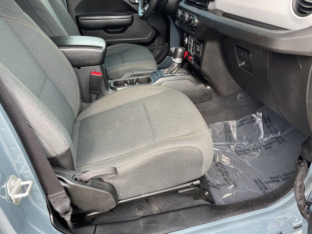 Used 2024 Jeep Wrangler Unlimited image 24