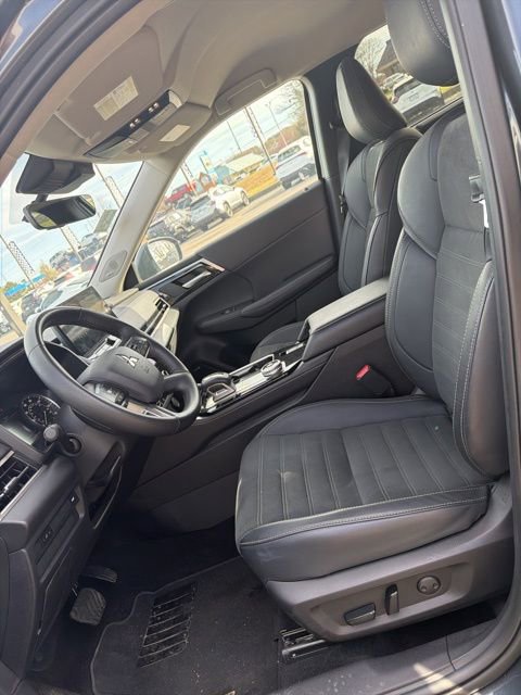 Used 2025 Mitsubishi Outlander SE image 11