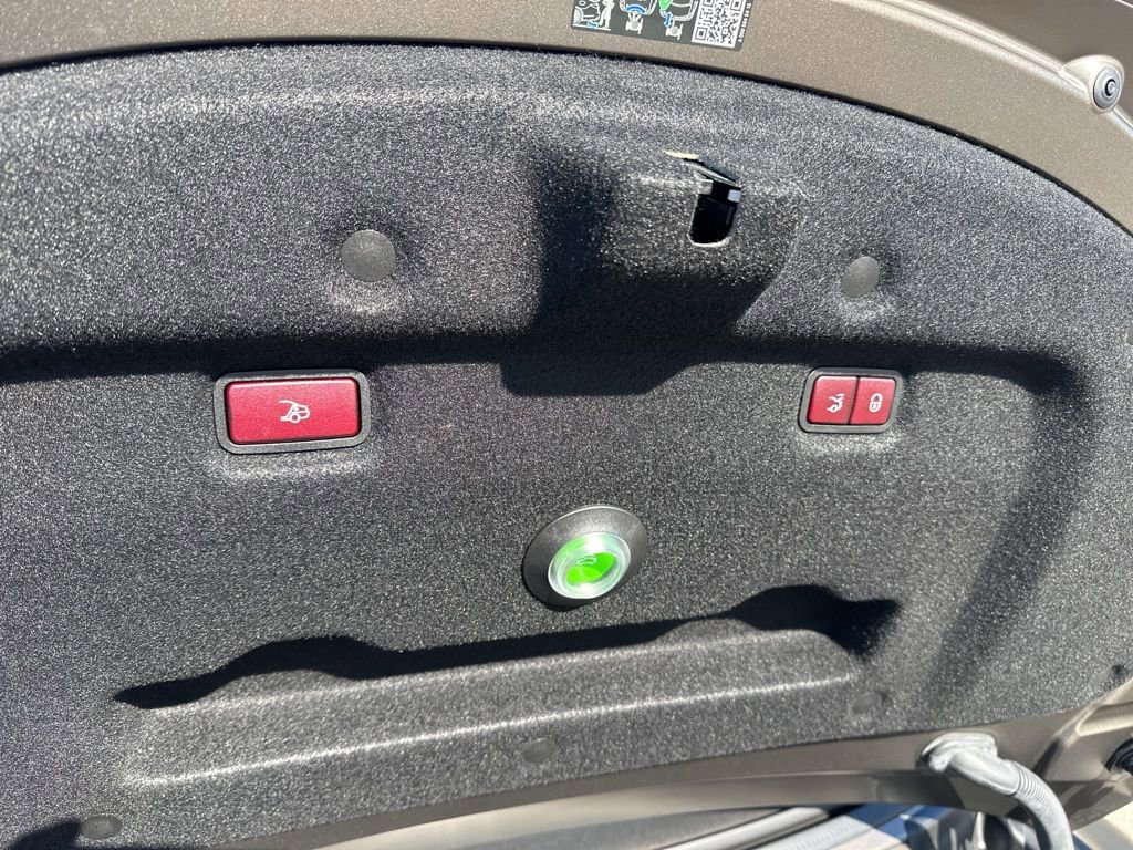 Used 2025 Mercedes-Benz SL 63 AMG 4MATIC image 40