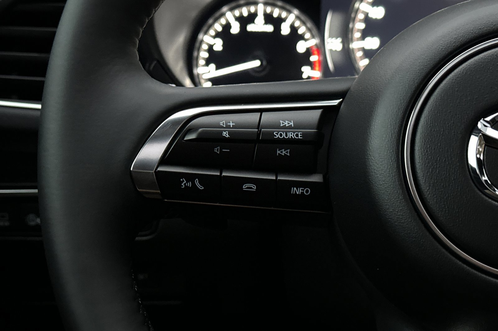 New 2026 MAZDA MAZDA3 Hatchback w/Premium Plus Pkg image 28