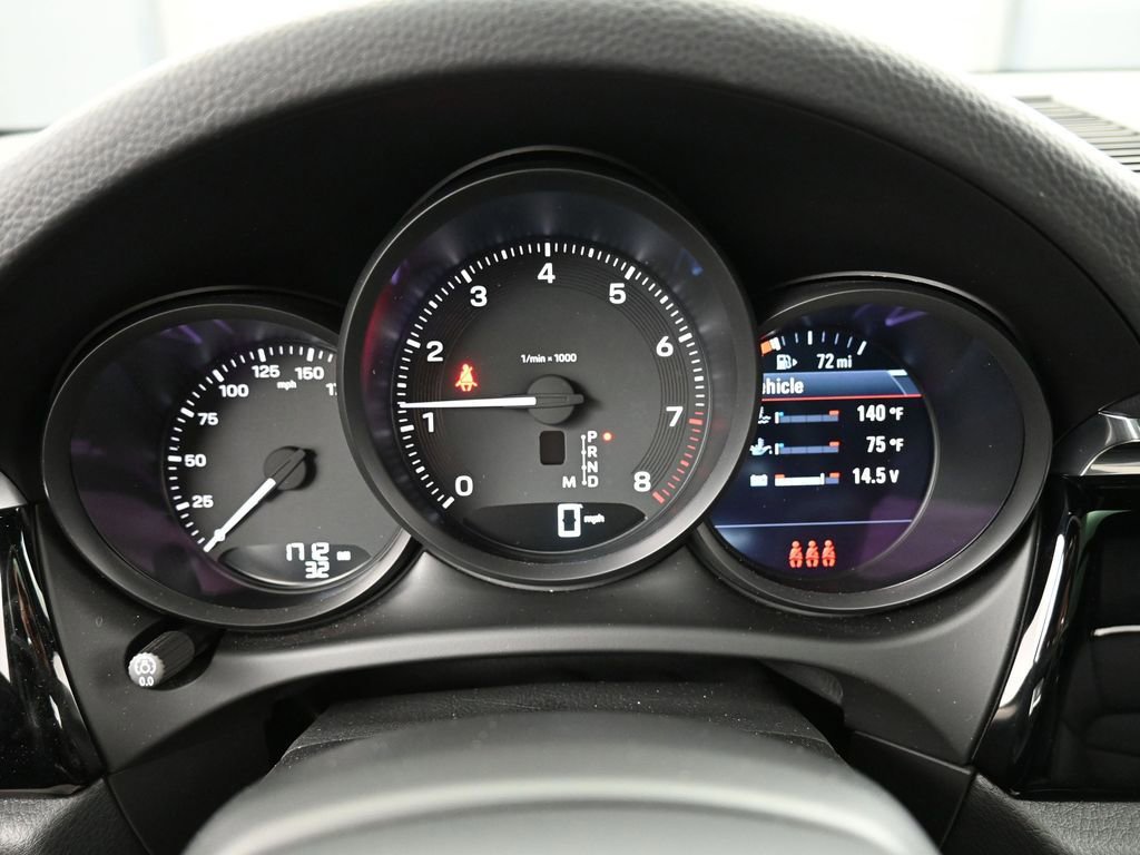 Certified 2025 Porsche Macan image 19