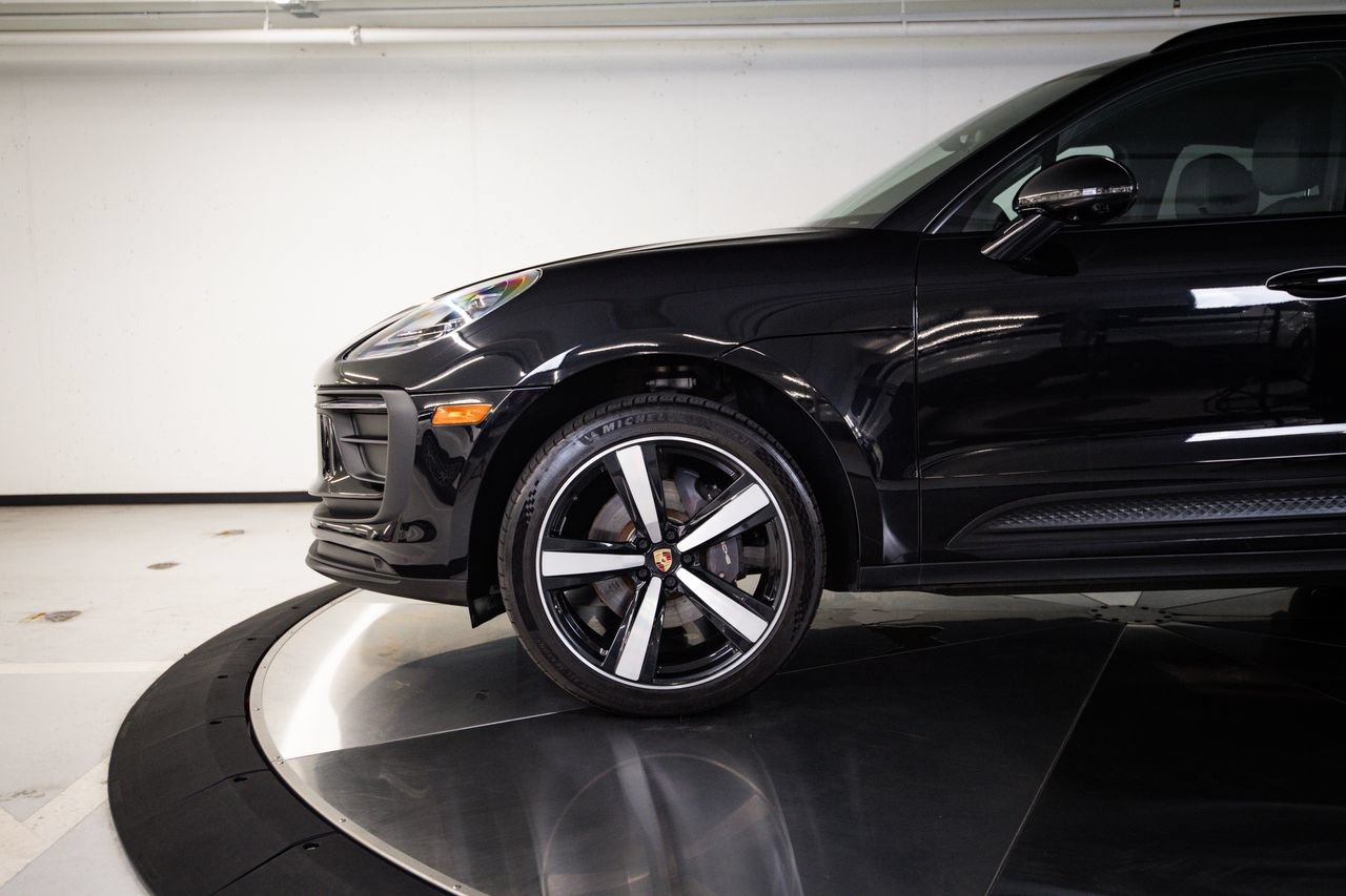 Certified 2023 Porsche Macan AWD/4WD image 11