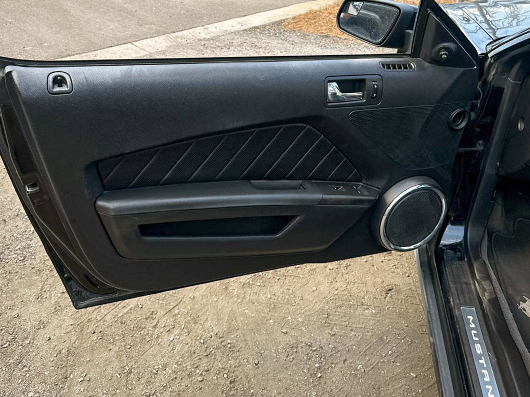 Used 2012 Ford Mustang Premium image 18