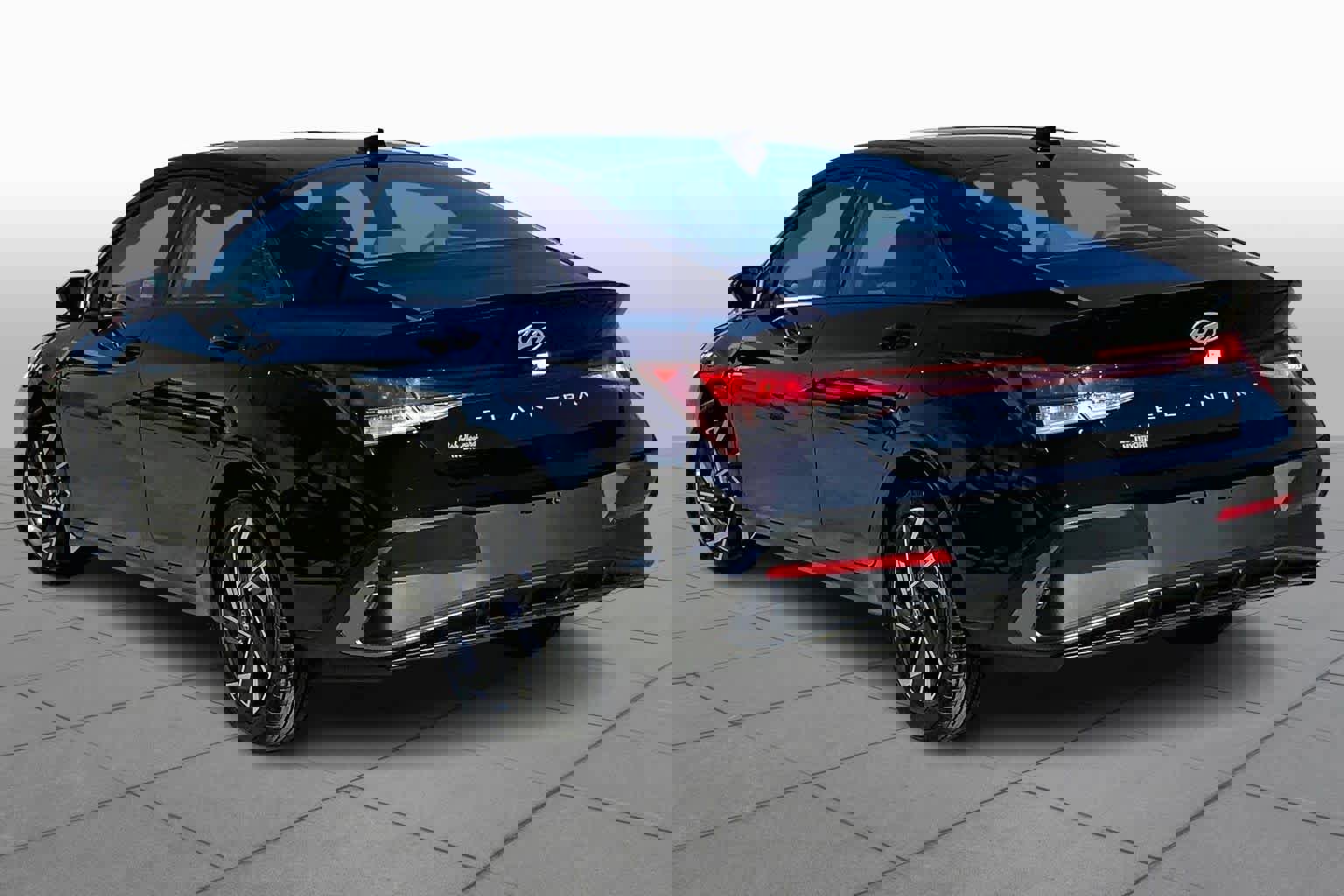 Used 2025 Hyundai Elantra Sport image 12