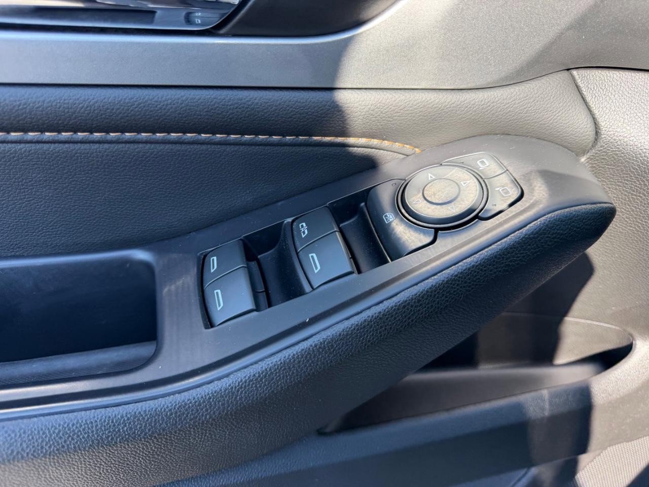 Used 2021 Chevrolet Traverse LT w/ LPO, Blackout Package image 21