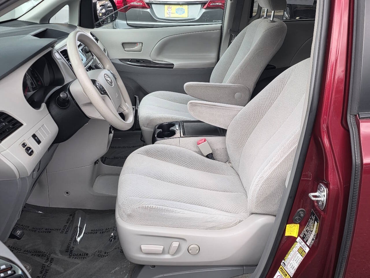 Used 2013 Toyota Sienna LE w/ Towing Pkg FWD image 9