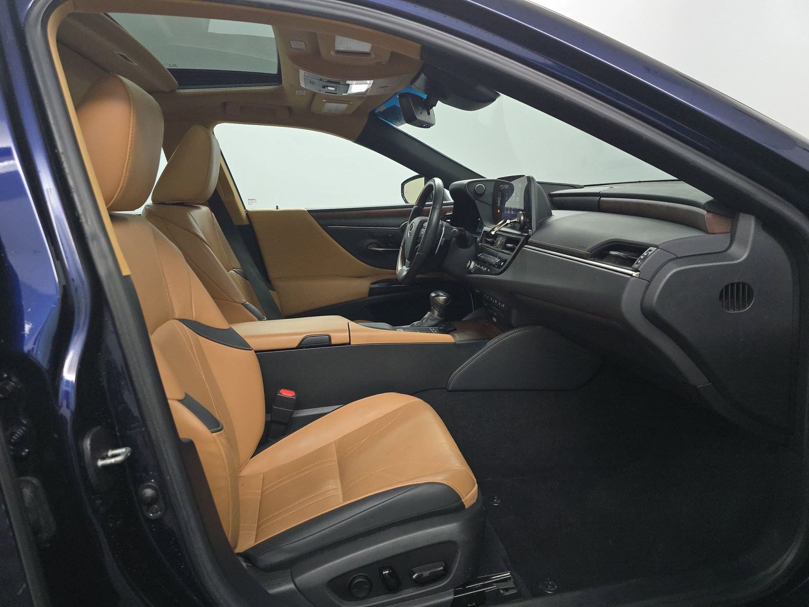 Used 2022 Lexus ES 300h w/ Luxury Package FWD image 8