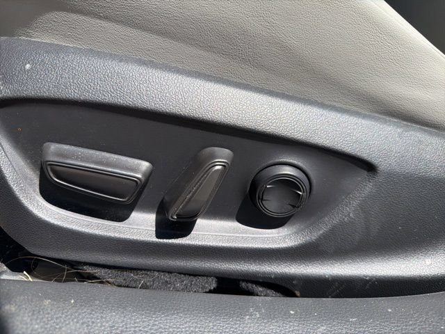 Used 2024 Toyota Prius XLE FWD image 15