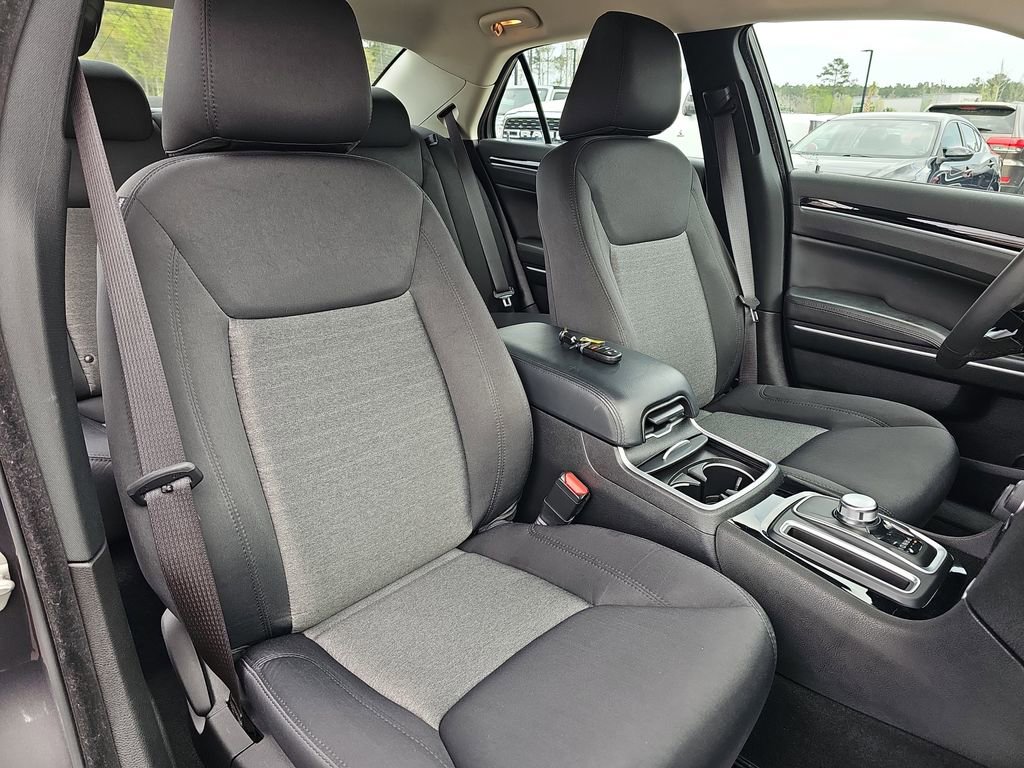 Used 2023 Chrysler 300 Touring image 13