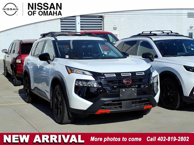 Certified 2025 Nissan Rogue SV AWD/4WD image 1